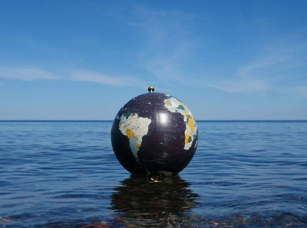 The globe against the backdrop of the ocean